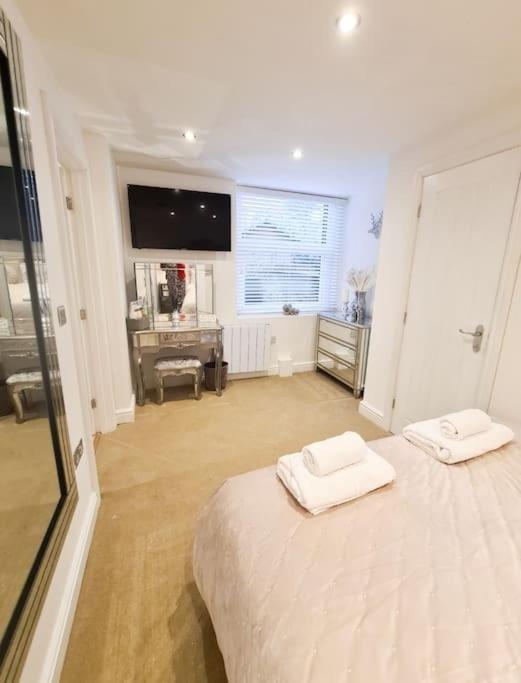 The Hideaway Luxury 5* 2 Bed Garden Apartment Scarborough Bagian luar foto